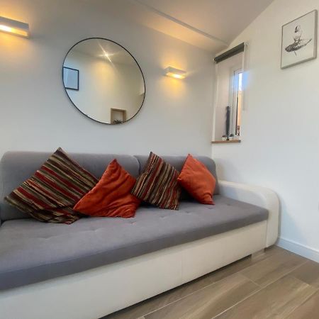 Lovely And Modern Studio Apartment. Borehamwood Luaran gambar