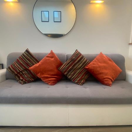 Lovely And Modern Studio Apartment. Borehamwood Luaran gambar