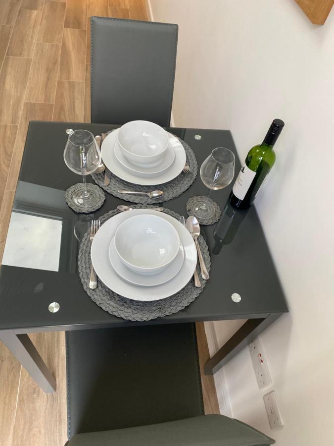 Lovely And Modern Studio Apartment. Borehamwood Luaran gambar