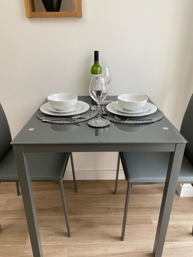 Lovely And Modern Studio Apartment. Borehamwood Luaran gambar